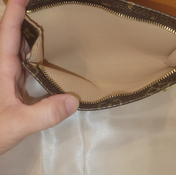 EUC Authentic Louis Vuitton Monogram POUCHETTE - Picture 8 of 10